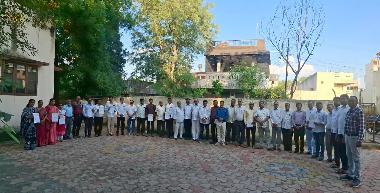 धनगर समाज कर्मचारी संघटनेची भुसावळ-यावल संयुक्त बैठक उत्साहात ,   विविध पदाधिकाऱ्यांच्या निवडीसह गुणवंतांचा सत्कार; जळगाव जिल्ह्यात कर्मचारी गणनेला सुरुवात