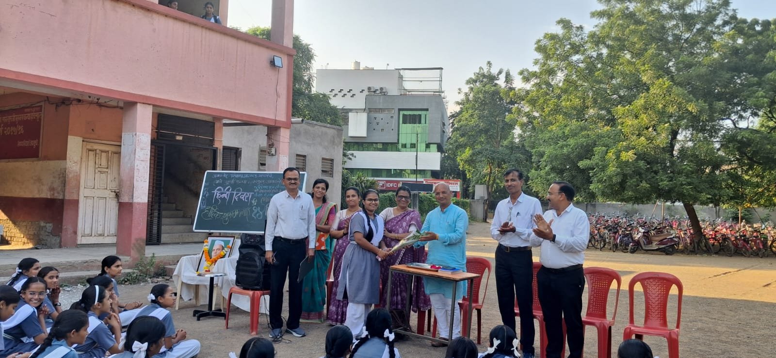 हिंदीच्या प्रचार-प्रसाराचा जागर; साने गुरुजी कन्या हायस्कूलमध्ये विविध स्पर्धांनी हिंदी सप्ताह उत्साहात ,   वक्तृत्व स्पर्धेत कल्याणी पाटील प्रथम; तालुकास्तरीय बुद्धिबळ स्पर्धेतील विजेत्या दृष्टी चौधरीचा सत्कार