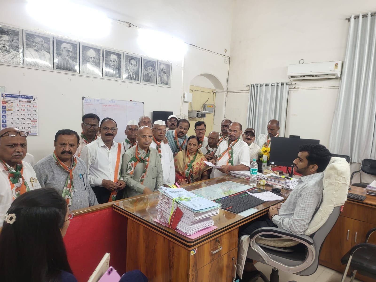 मुख्य निवडणूक आयुक्त ज्ञानेश कुमार यांच्या राजीनाम्याची अंमळनेर काँग्रेसची मागणी एस.आय.आर. प्रक्रियेवर आक्षेप; उपविभागीय अधिकाऱ्यांना निवेदन देत घोषणाबाजी