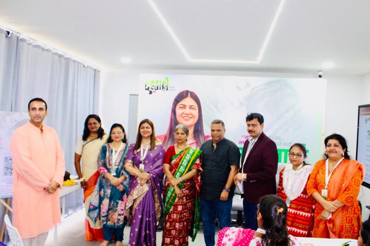 मुक्ताई ही महिलांची चळवळ जागतिक चळवळ बनली पाहिजे ज्येष्ठ अभिनेत्री वर्षा उजगावकर यांचे प्रतिपादन, मुक्ताई सेवादूत च्या सेवाभावी उपक्रमाची जलोषात सुरुवात