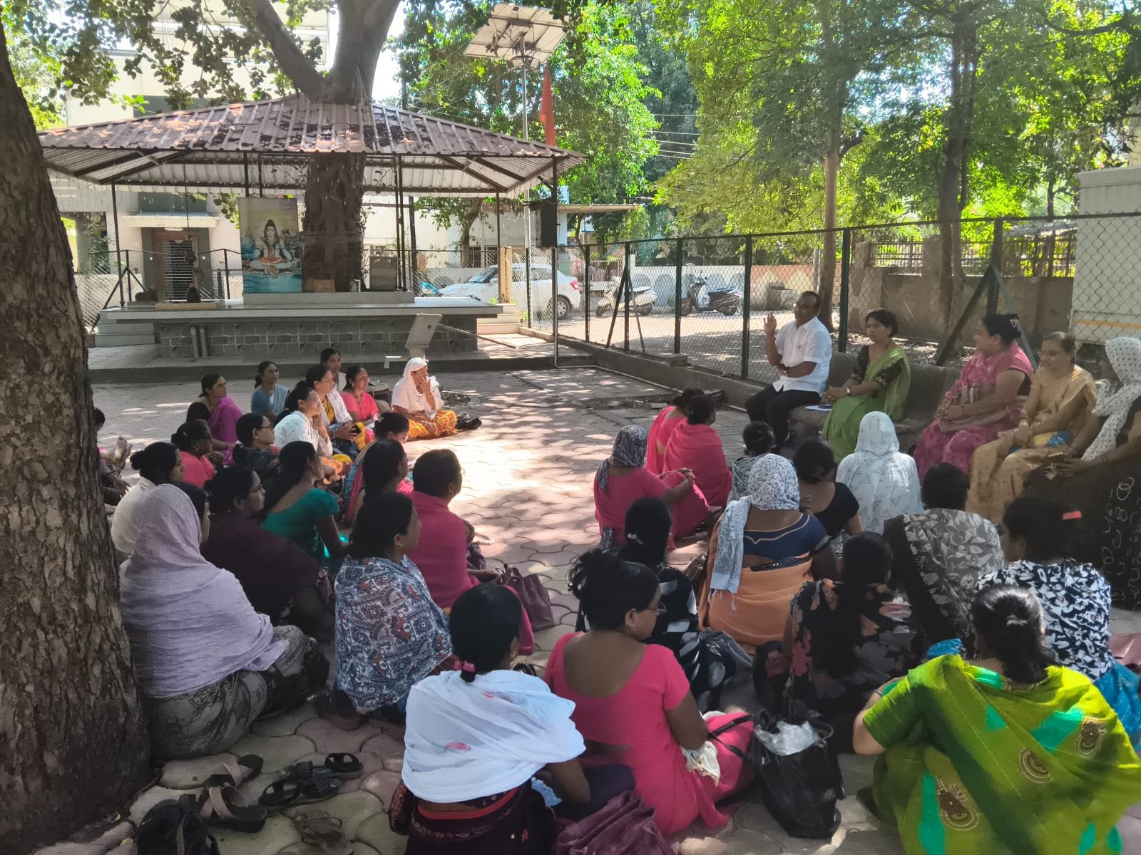 आशा सेविका, गटप्रवर्तकांच्या प्रलंबित मागण्यांसाठी आंदोलनाची दिशा ठरविण्यासाठी अमळनेरमध्ये बैठक   , पेन्शन, ग्रॅच्युटी, मानधनवाढीसह विविध मागण्यांवर चर्चा; मुंबई, नागपूर व दिल्लीतील आंदोलनाबाबत मार्गदर्शन
