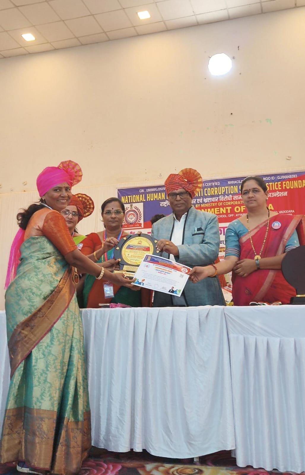 समाजसेवेच्या कार्याला राज्यस्तरीय सलाम!    शोभाताई रघुनाथ शिंदे यांना ‘समाजभूषण पुरस्कार २०२६’ प्रदान