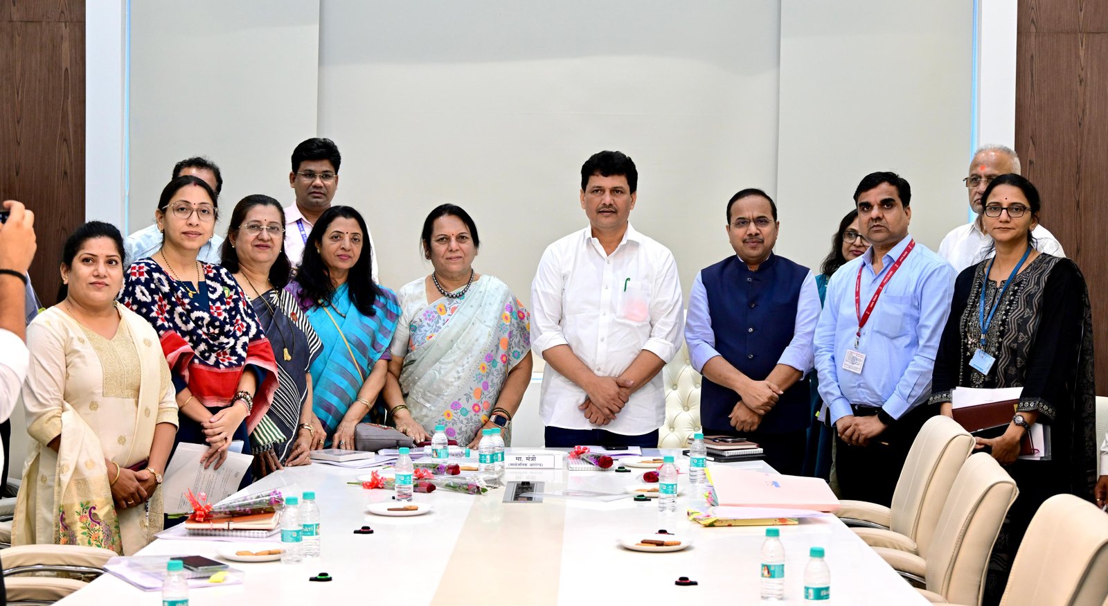 अवैध गर्भलिंग निदानाविरोधात यंत्रणा अधिक सक्रिय करणार : आरोग्यमंत्री प्रकाश आबिटकर , विभागीय बैठका आणि साप्ताहिक पाठपुराव्यावर भर; संघटित गुन्ह्यांत मोक्का लागू करण्याची शिफारस : डॉ. नीलम गोऱ्हे.