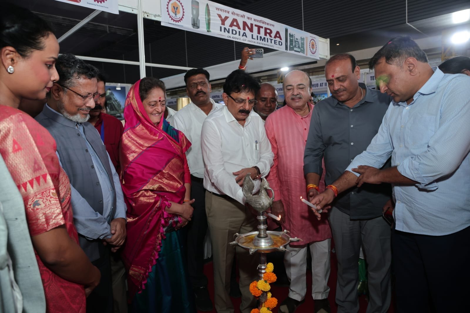 खा. स्मिताताई वाघ यांनी आयोजित प्रदर्शनात तरुणाना उद्योगाच्या अनेक योजना मिळतील : मंत्री संजय सावकारे  ,  प्रगतिशील महाराष्ट्र 2026 चे अमळनेरमध्ये थाटात उदघाटन  ,  पहिल्या दिवशी चार हजार शालेय व माहाविद्यालयीन मुले, नागरिकांची भेट 