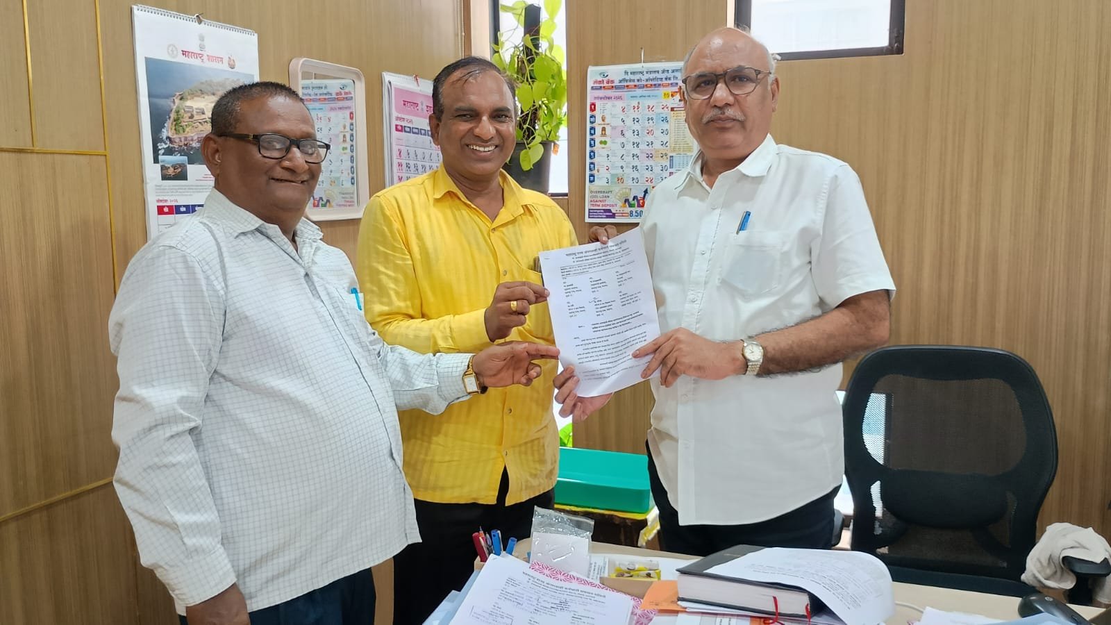 सेवानिवृत्त अंगणवाडी सेविका-मदतनीसांना ग्रॅच्युइटीसाठी निधी मंजूर करा , महिला व बालविकास विभागाचे सहसचिव विलास ठाकूर यांना निवेदन; जळगाव जिल्ह्यातील लाभार्थींसाठी सुमारे ८२ लाखांची मागणी