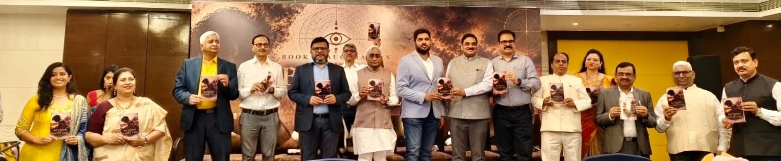 बियॉन्ड द व्हाइट व्हेल’ कादंबरीचे पुण्यात दिमाखात प्रकाशन    ,‘नयन प्रकाशन’च्या शंभराव्या पुस्तकाचा प्रकाशन सोहळा उत्साहात ,   ओंकार काकडे यांच्या कादंबरीवर झाले मान्यवरांकडून विचारमंथन 