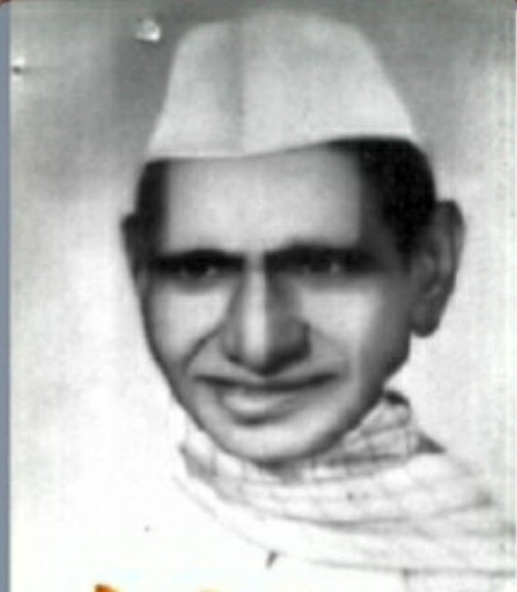 जनतेच्या मनातील एक दूरदृष्टी असलेले झुंजार नेतृत्व अमळनेर चे माजी लोकप्रिय नगराध्यक्ष कै.देवाजी बुधा महाजन