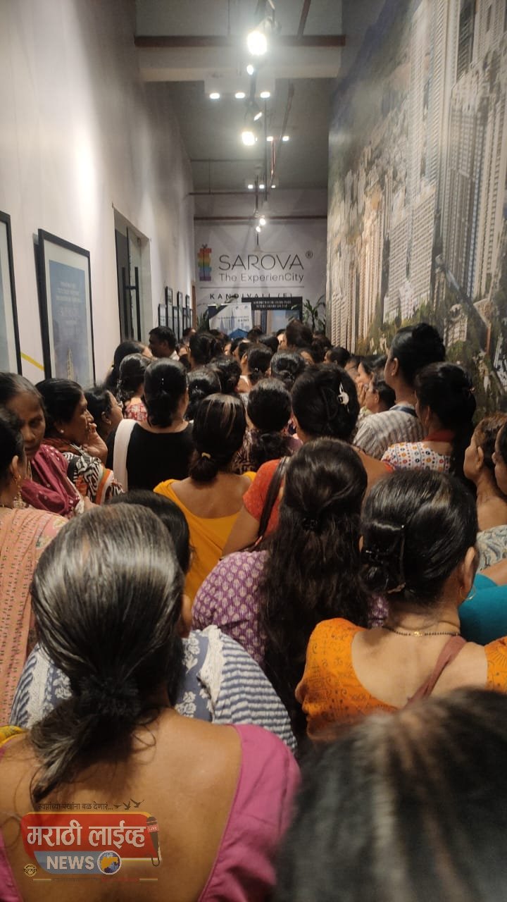 भर पावसात मुंबईकर पाण्यासाठीच रस्त्यावर !