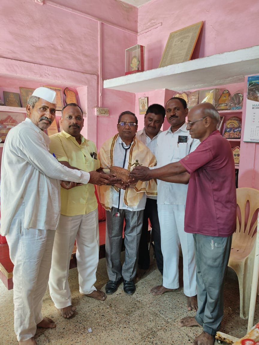 राष्ट्रीय डॉक्टर दिनानिमित्ताने डॉ.रवींद्र भोळे सन्मानित