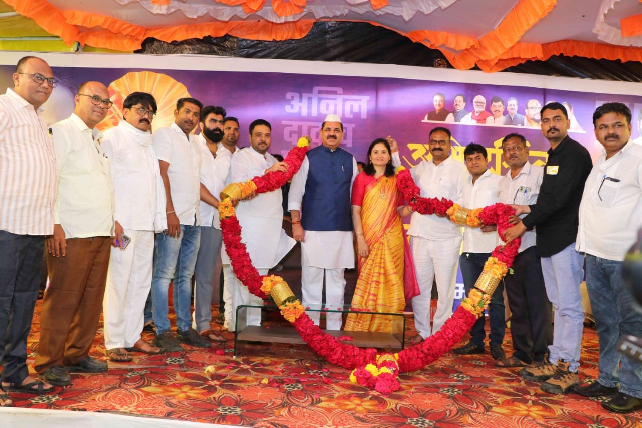 पावसाच्या सरीतही प्रचंड गर्दीने रंगला मंत्री अनिल पाटील यांचा अभिष्टचिंतन सोहळा  शेकडो लाडक्या बहिणींनी उपस्थिती देऊन केले औक्षण,शुभेच्छा म्हणून अनेकांचे रक्तदान