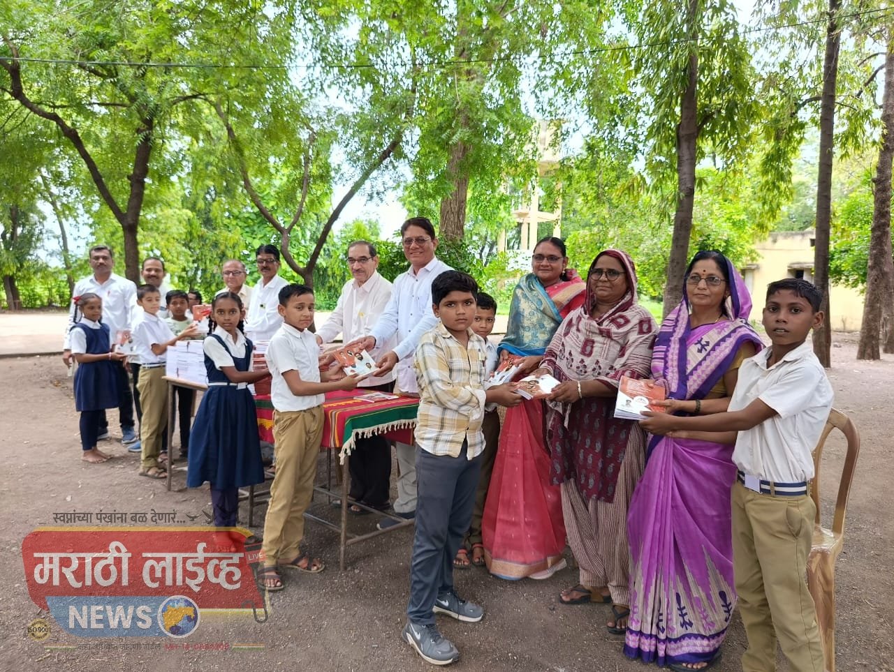 गुलाबराव पाटील चॅरिटेबल ट्रस्ट तर्फे साळवे विद्यालयात गरीब विद्यार्थ्यांना वह्यांचे वाटप…!