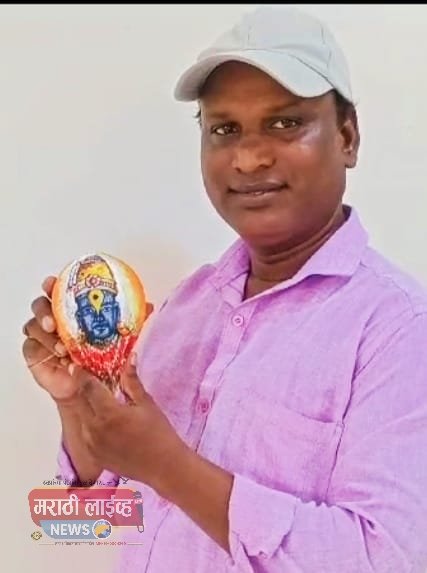 चित्रकार सुनिल दाभाडे यांनी चक्क नारळाचा वापर करुन विठूमाऊली चे चित्र साकारली