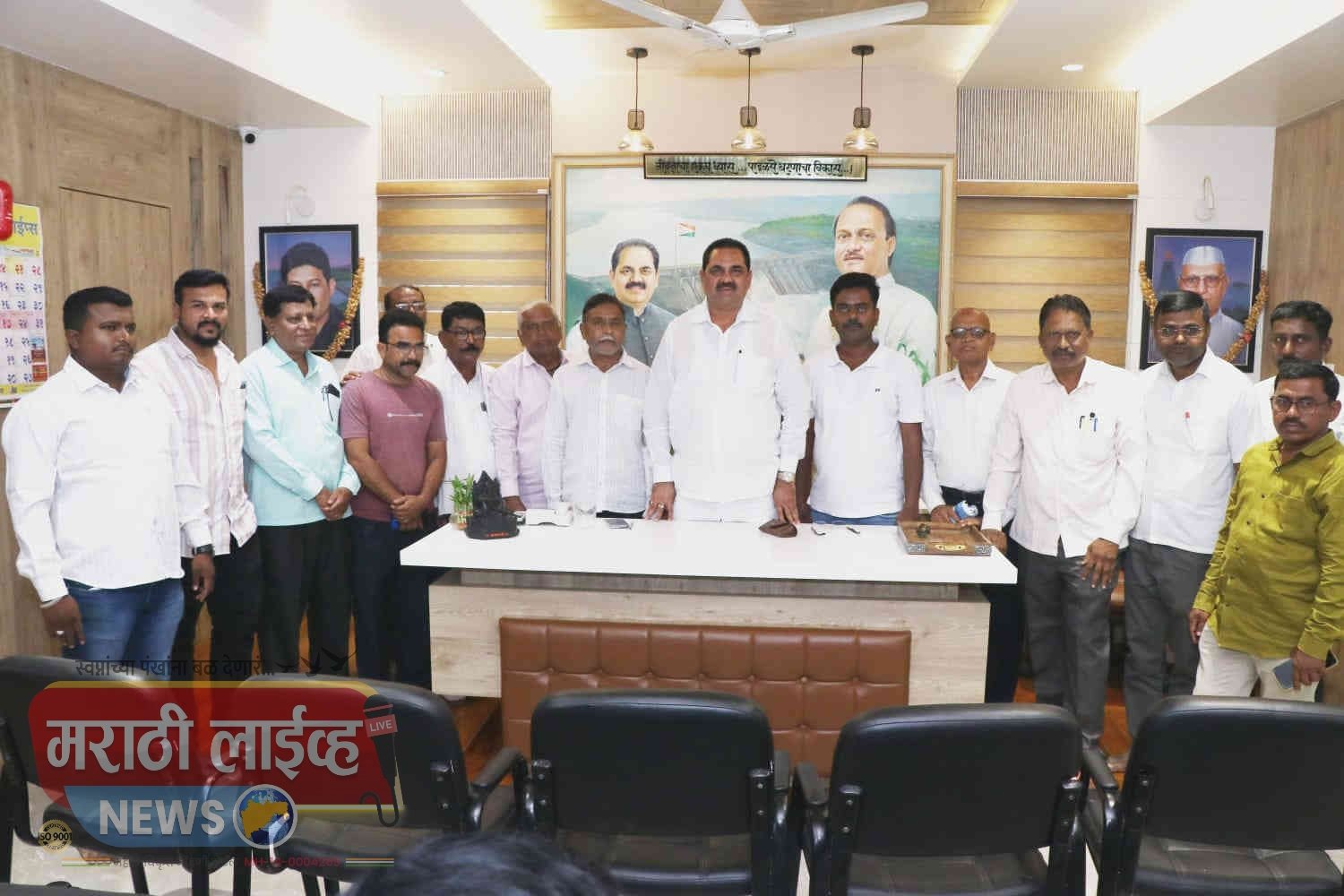 पोलिस भरतीत मयत अक्षयच्या कुटुंबियांना मंत्री अनिल पाटलांकडून मदतीचा हात  एक लाखांची मदत देऊन दिला आधार