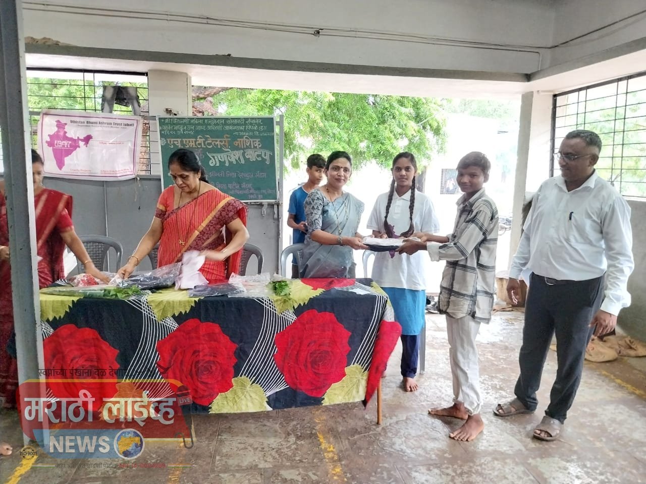 आश्रम शाळा पिंपळे येथे विद्यार्थ्यांना गणेश वाटप