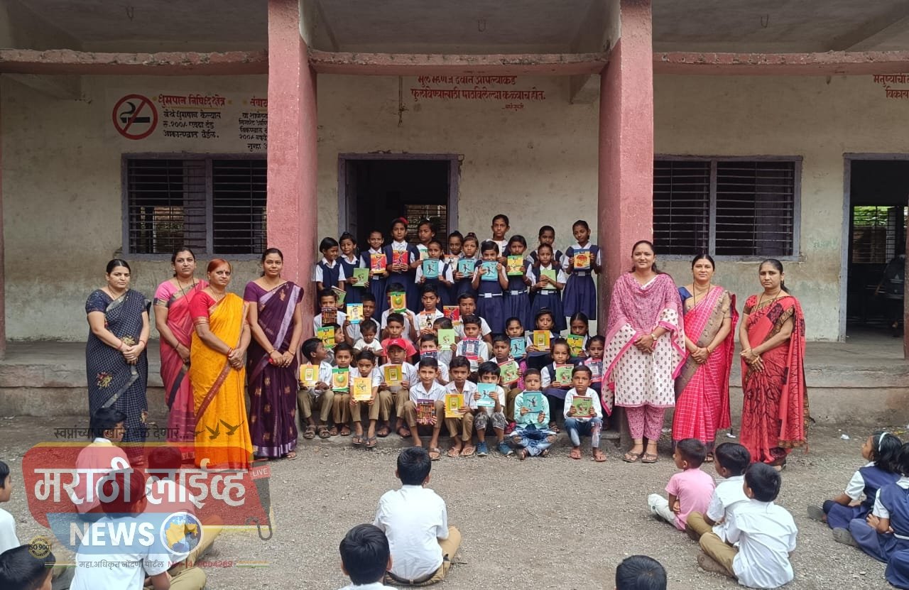 उपमुख्यमंत्री अजित पवार यांच्या जन्मदिनानिमित्त राष्ट्रवादी युवती काँग्रेसच्या वतीने शालेय साहित्य वाटप