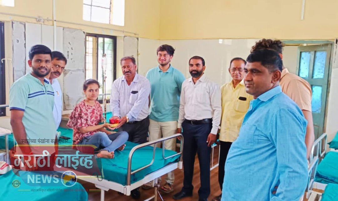 खासदार सुप्रिया सुळेंच्या वाढदिवसानिमित्त फळ वाटप…