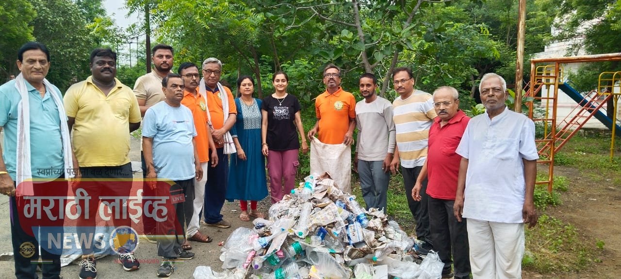 अमरीश टेकडीवरील यात्रेमध्ये, यात्रेकरू व नागरिकांनी केली अस्वच्छता…  पर्यावरण प्रेमी व टेकडीवरील गृपमध्ये संताप
