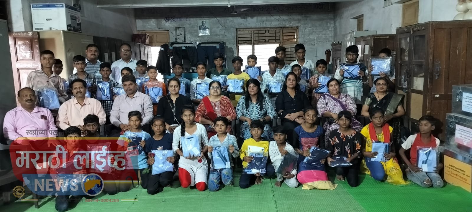 सिंधी साई महिला मंडळातर्फे भाऊसाहेब राऊत विद्यालयात ६१ विद्यार्थ्यांना शालेय गणवेश वाटप. :