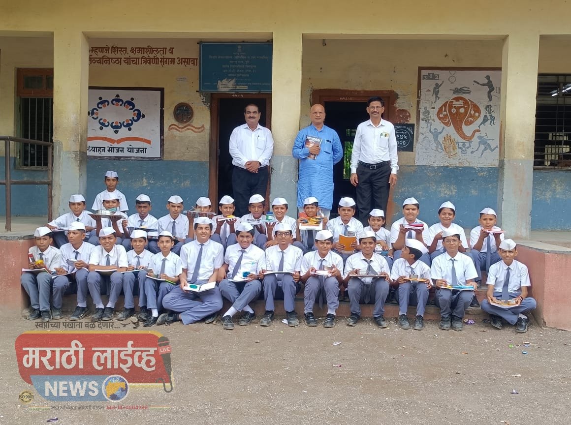 22/7 ही π ची अपूर्णांकातील किंमत आहे. म्हणून 22 जुलै हा पाय दिवस म्हणून साजरा करतात. तसेच 14 मार्च हा देखील जागतिक पाय दिन म्हणून साजरा