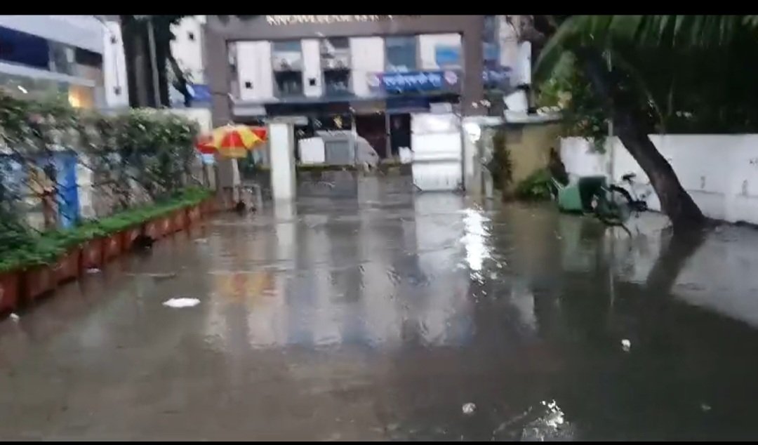 मुसळधार पावसाने मुंबईची दाणादाण