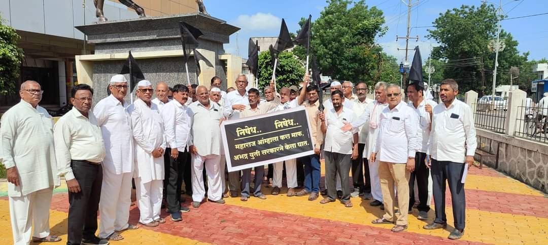 राजकोट तालुका माळवण येथील छत्रपती शिवाजी महाराजांच्या पुतळा पडल्याच्या निषेधार्थ निषेध आंदोलन व भ्रष्टाचारी ठेकेदारांना कारवाई करा ,अमळनेरला शिवप्रेमींचे उपविभागीय अधिकारी यांना निवेदन