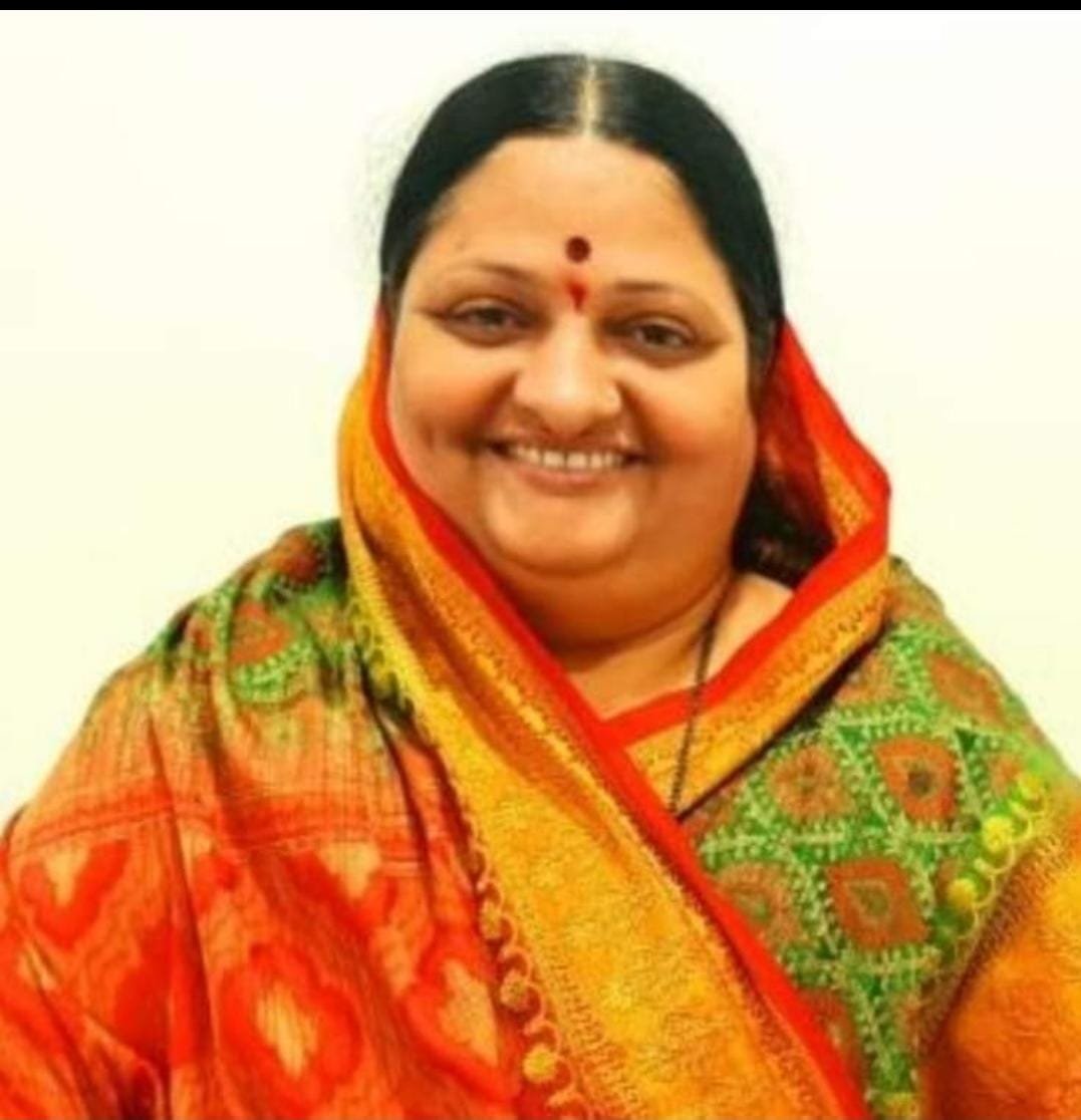 अमळनेरकरांना महिला नेतृत्वाविषयी सहानुभूती?  स्मिता वाघ यांच्या नंतर तिलोत्तमा पाटलांच्या पाठी उभी राहणार जनता?