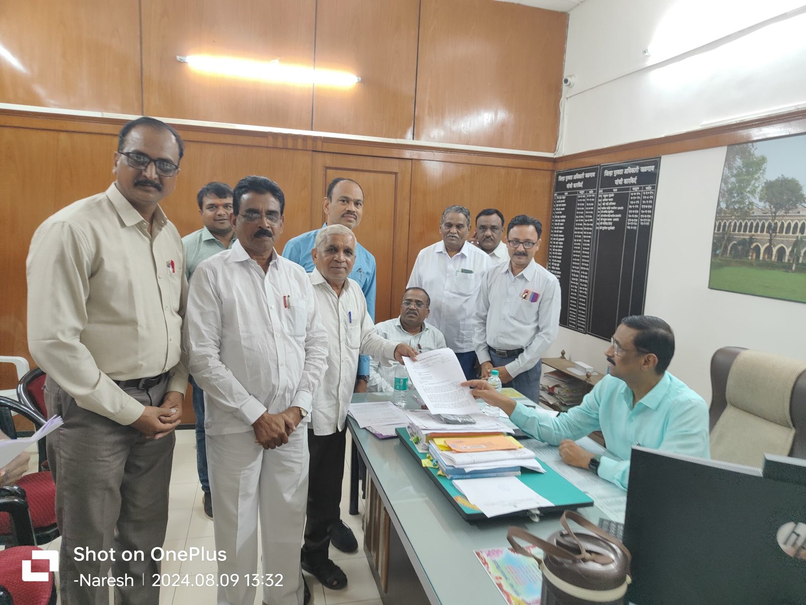 क्रांतीदिनी माध्यमिक शिक्षक संघातर्फे जिल्हाधिकारी कार्यालयासमोर निदर्शने,  जिल्हाधिकारी मार्फत मुख्यमंत्री व शिक्षण मंत्री यांना निवेदन