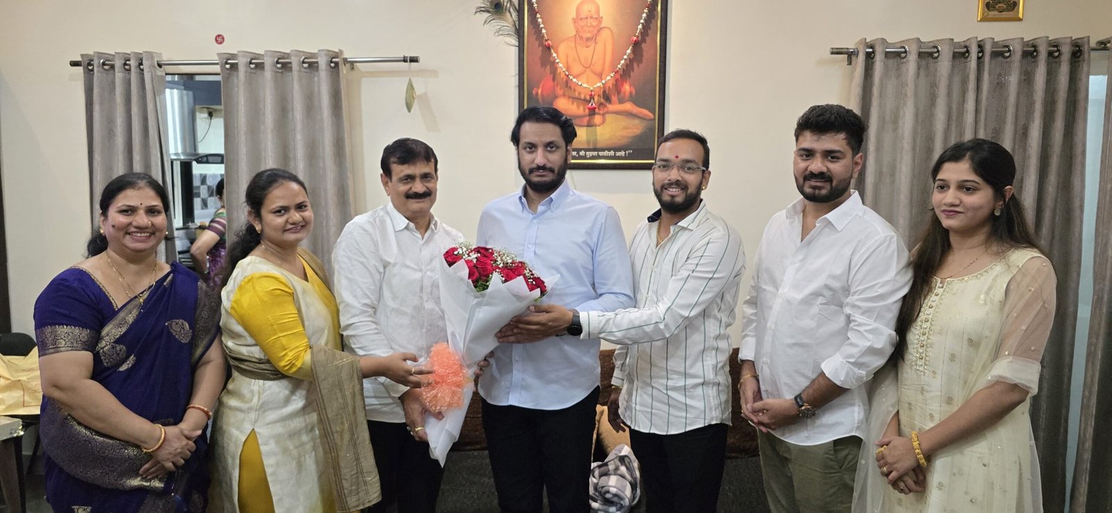 महाराष्ट्राचे उपमुख्यमंत्री पुत्राची भडणे येथील नागरिकाच्या घरी उपस्थिती