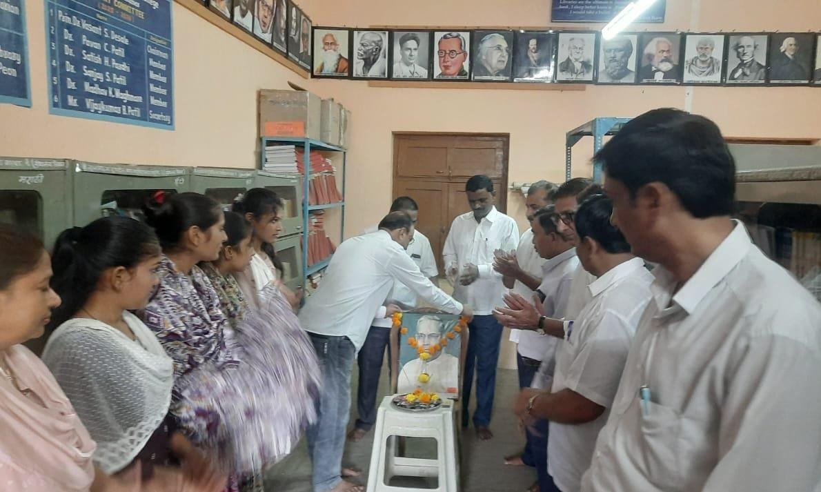 मारवड कला वरिष्ठ महाविद्यालयात पद्मश्री. डॉ. एस. आर. रंगनाथन यांची जयंती साजरी