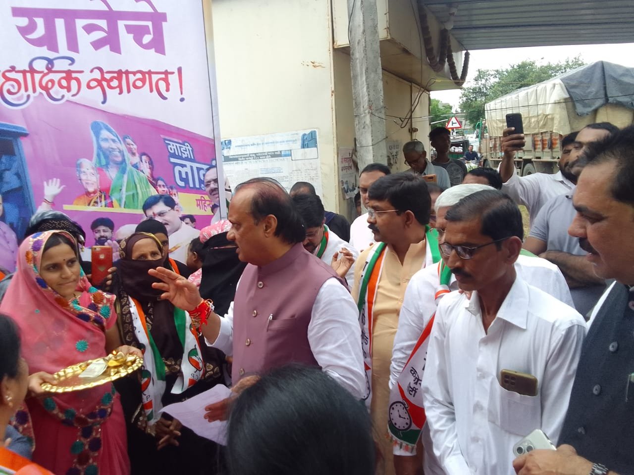 अमळनेर तालुक्यातील पांझरा माळण नदी जोड प्रकल्पाला मान्यता द्या  डांगर येथील शेतकऱ्यांची उपमुख्यमंत्री अजितदादा पवार यांच्याकडे मागणी