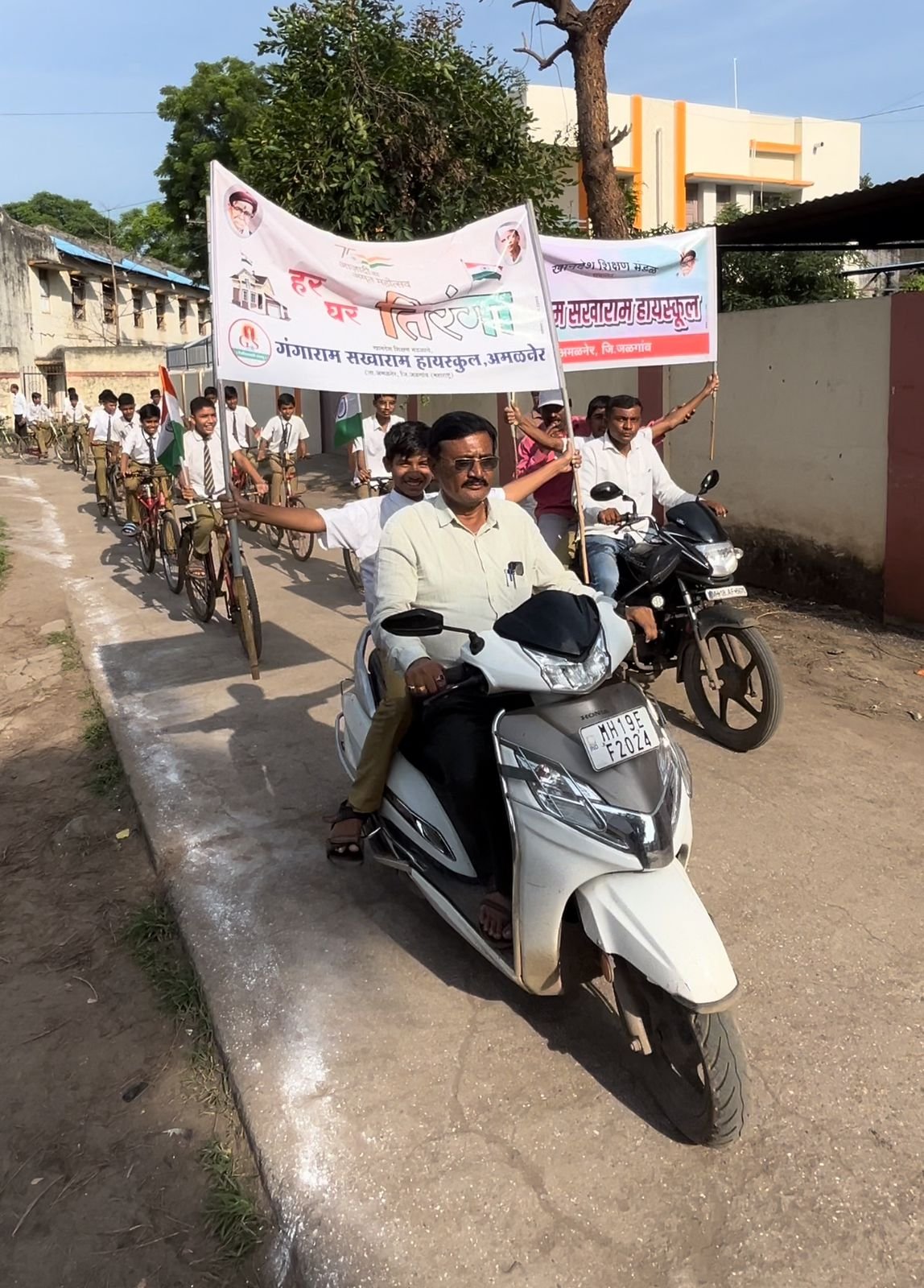 अमळनेरला जी.एस.हायस्कूल ची तिरंगा रॅली