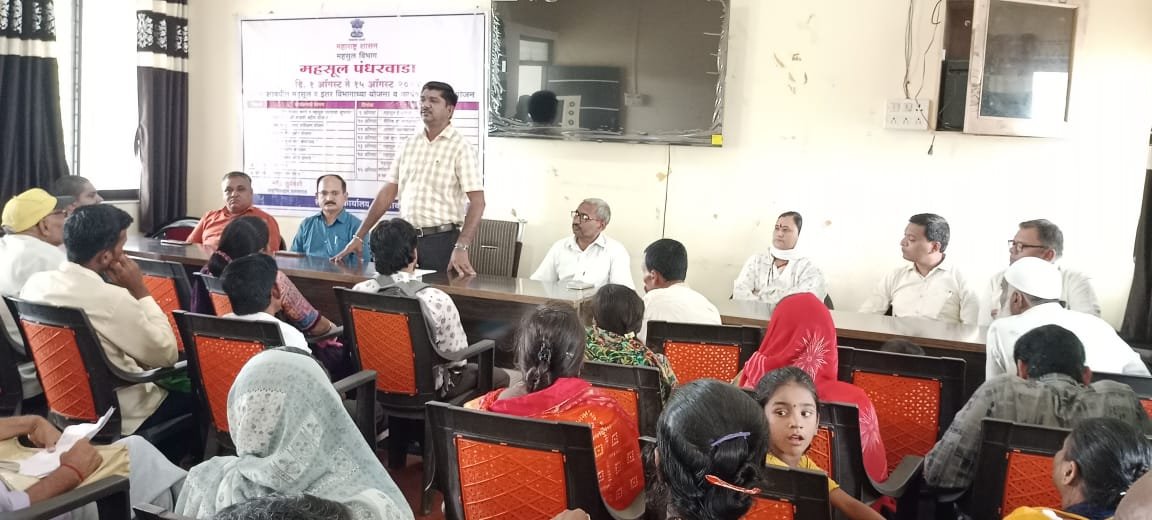 “एक हात मदतीचा-दिव्यांगांचा कल्याणाचा” धरणगाव तहसील कार्यालयात शासकीय योजनांचा पंधरवडा उत्साहात  ▪️दिव्यांगांच्या सोयी-सुविधेसाठी तहसील प्रयत्नशील; तहसीलदार महेंद्र सूर्यवंशी