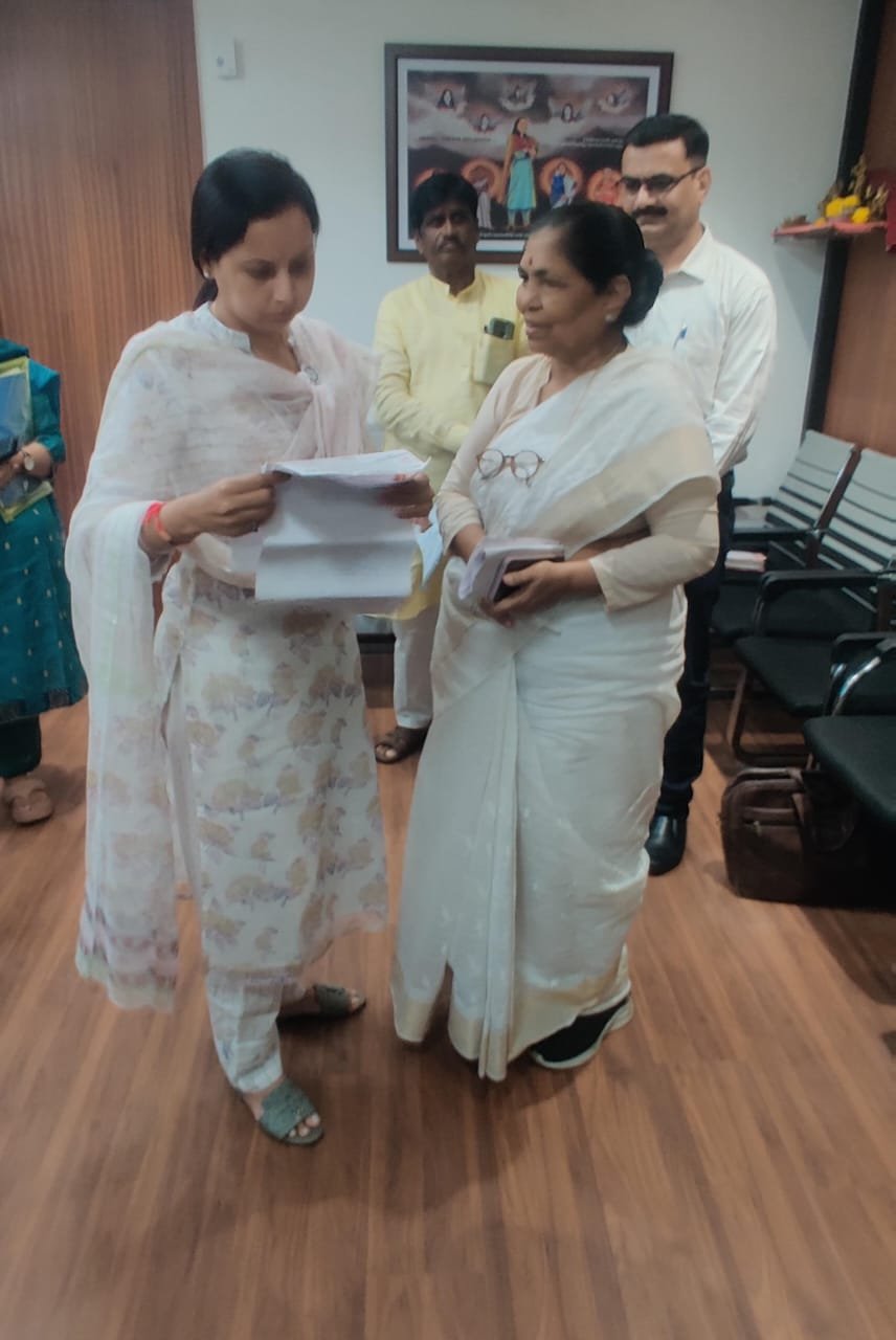 अंगणवाडी कर्मचाऱ्यांच्या प्रलंबित मागण्या सोडण्यासाठी बालविकास मंत्री आदिती तटकरे यांच्याशी पदाधिकाऱ्यांची चर्चा