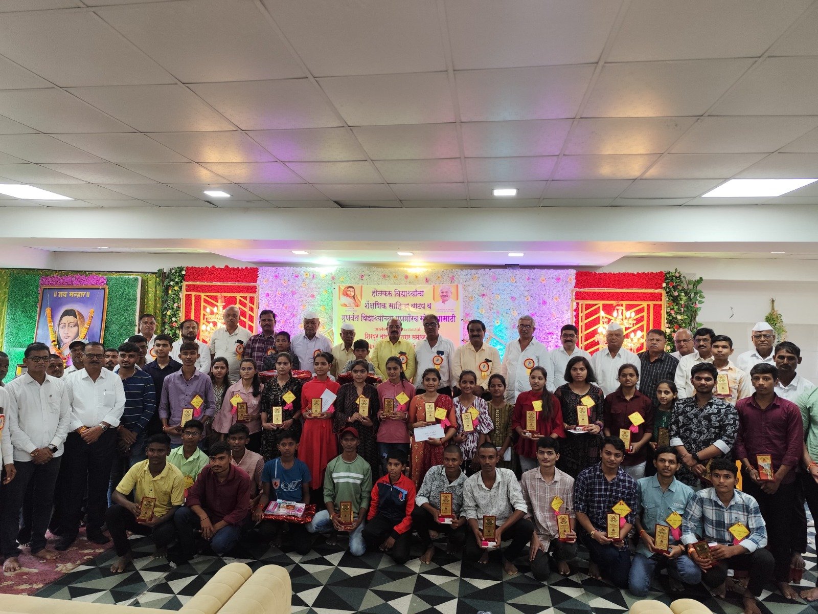 प्रगतीसाठी शिक्षणाशिवाय तरणोपाय नाही-धनगर समाजाचे नेते सुनिल बापू वाघ यांचे प्रतिपादन  धनगर समाज गुणवंत कर्मचारी मंच आयोजित,गुणगौरव समारंभांत सुनिल वाघ यांचे आवाहन