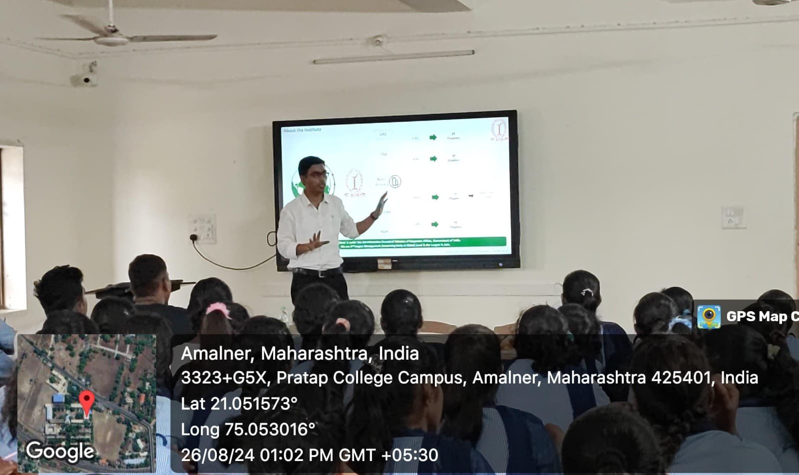 वाणिज्य व व्यवस्थापन शिक्षण उज्वल भवितव्यासाठी उपयुक्त : प्रा.डॉ.संदीप वडघुले(संगमनेर)यांचे प्रतिपादन