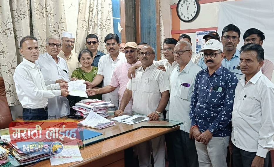 खानदेशच्या शाश्वत विकासासाठी नार पार गिरणा नदीजोड प्रकल्प तातडीने सुरू करा…  उत्तर महाराष्ट्र जल परिषद व पाडळसरे धरण जनआंदोलन समितीच्या वतीने उपमुख्यमंत्री तथा जलसंपदा मंत्री ना.देवेंद्र फडणविस यांचे नावाने तहसिलदारांना निवेदन