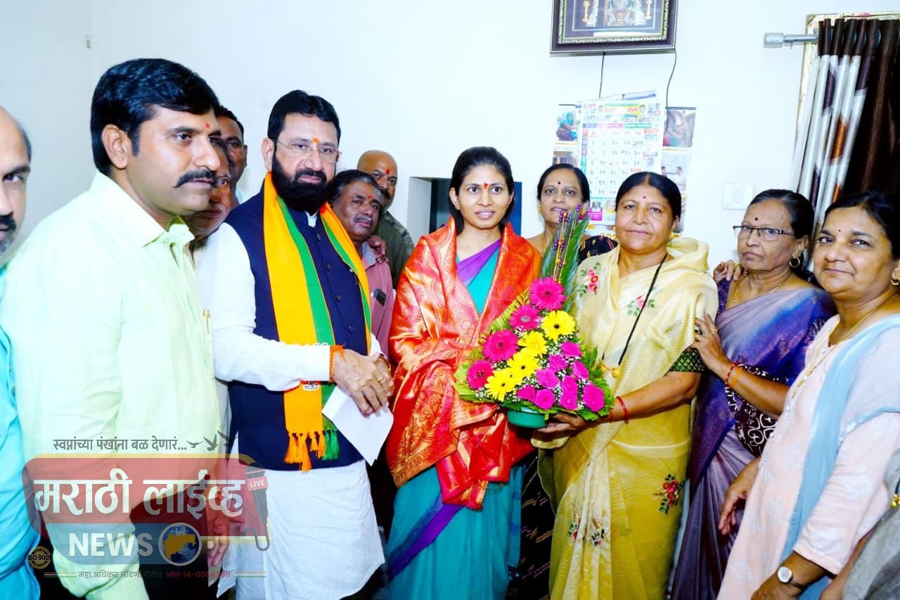 केंद्रीय राज्यमंत्री ना रक्षाताई खडसे यांची मा महापौर सौ प्रतिभाताई चौधरी यांच्या निवासस्थानी सदिच्छा भेट.