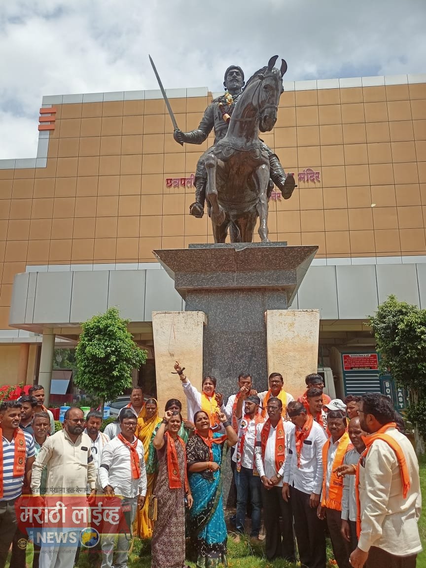 अमळनेरला शिवसेने मार्फत मोदी सरकार व राज्य शासना विरोधात निषेध आंदोलन