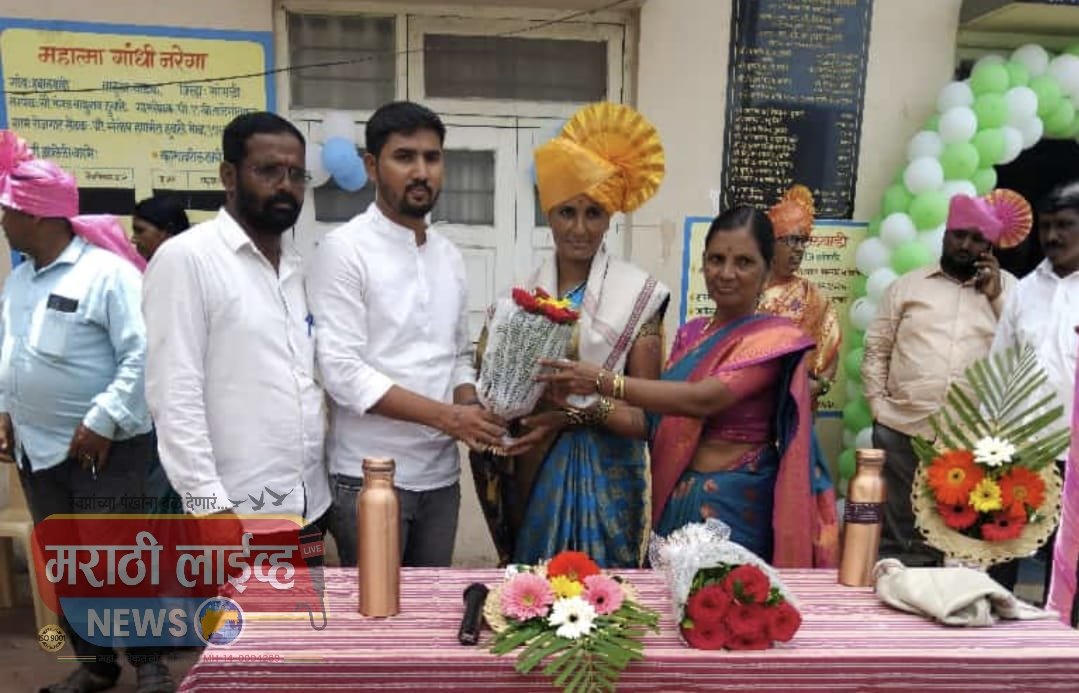 हुबालवाडीच्या उपसरपंचपदी सौ.सुवर्णा सुनील फुलारे यांची निवड