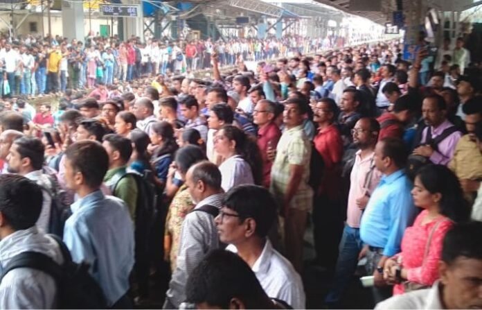 बदलापूर घटनेची अतिशय गंभीर दखल  आरोपींवर फास्ट ट्रॅक न्यायालयात खटला चालवणार  मुलींवर अत्याचाराची घटना घडल्यास प्रसंगी संस्थाचालकांवर कारवाई करणार  – मुख्यमंत्री एकनाथ शिंदे यांचा इशारा