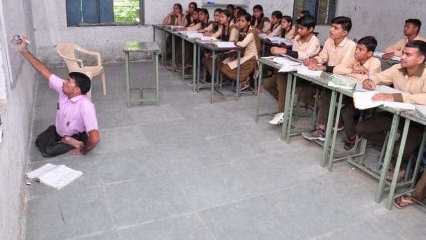 दिव्यांग उमेदवारांच्या नावांची यादी प्रसिद्ध करून संशयित म्हणून नामोल्लेख केल्याने बदनामीकारक यादी प्रसिद्ध करणाऱ्या विरुद्ध फौजदारी गुन्हा दाखल करण्याबाबत २१ सप्टेंबर ला सहविचार बैठक