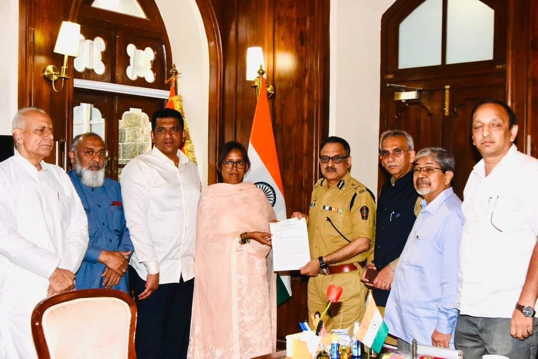 जाती-धर्माच्या नावावर वातावरण बिघडवणाऱ्या आमदार नितेश राणे, रामगिरी महाराजांवर कारवाई करा – खासदार वर्षा गायकवाड,प्रक्षोभक विधाने करून धमक्या देणाऱ्या नारायण राणे व नितेश राणेंचे पोलीस संरक्षण काढून घ्या.,महाराष्ट्रात जाती धर्माच्या नावावर फुट पाडून सामाजिक सलोखा बिघडवण्याचा डाव.