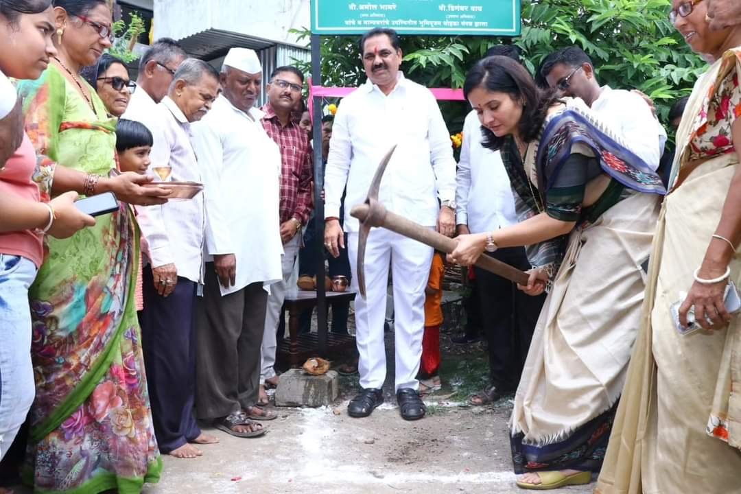 मंत्री अनिल पाटील यांच्या हस्ते शहरातील विविध प्रभागात भूमीपूजनाचा धडाका  विविध भागात रस्ते, योगा हॉल, सामाजिक सभागृह व भूखंड सुशोभीकरणाचा शुभारंभ