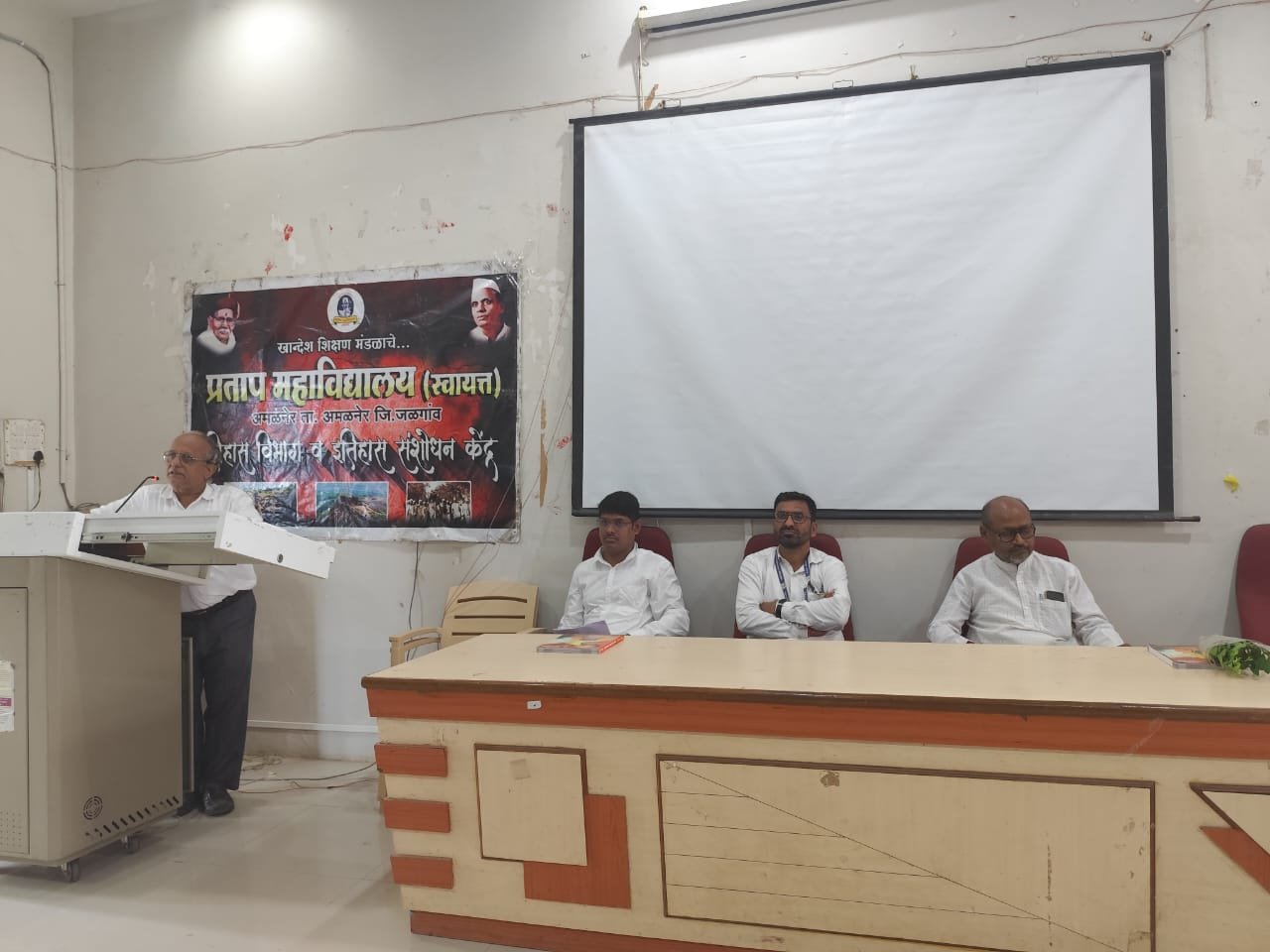 संशोधनात गुणवत्ता व विश्वासहर्ता महत्वाची – डॉ.भी.ना.पाटील यांचे प्रतिपादन