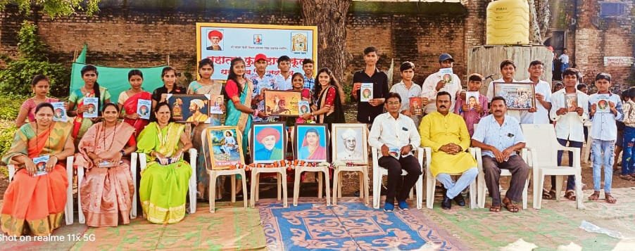 महात्मा फुले हायस्कूल येथे “शिक्षक दिन” साजरा,विद्यार्थी शिक्षकांनी गुरुवर्यांना दिले महात्मा फुले व सावित्रीमाई फुले यांचे ग्रंथ भेट ,महानुभव पंथाचे चक्रधर स्वामींचे चरीत्र प्रेरणादायी – एम.के.कापडणे.