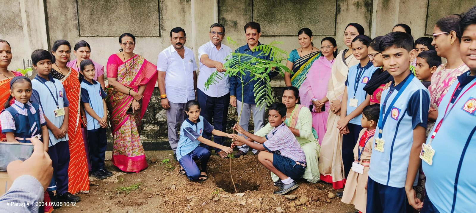 खान्देश काॅलेज एज्युकेशन सोसायटी संचलित ए.टी.झांबरे माध्यमिक विद्यालय जळगाव येथे ‘एक पेड मा के नाम’ उपक्रम संपन्न