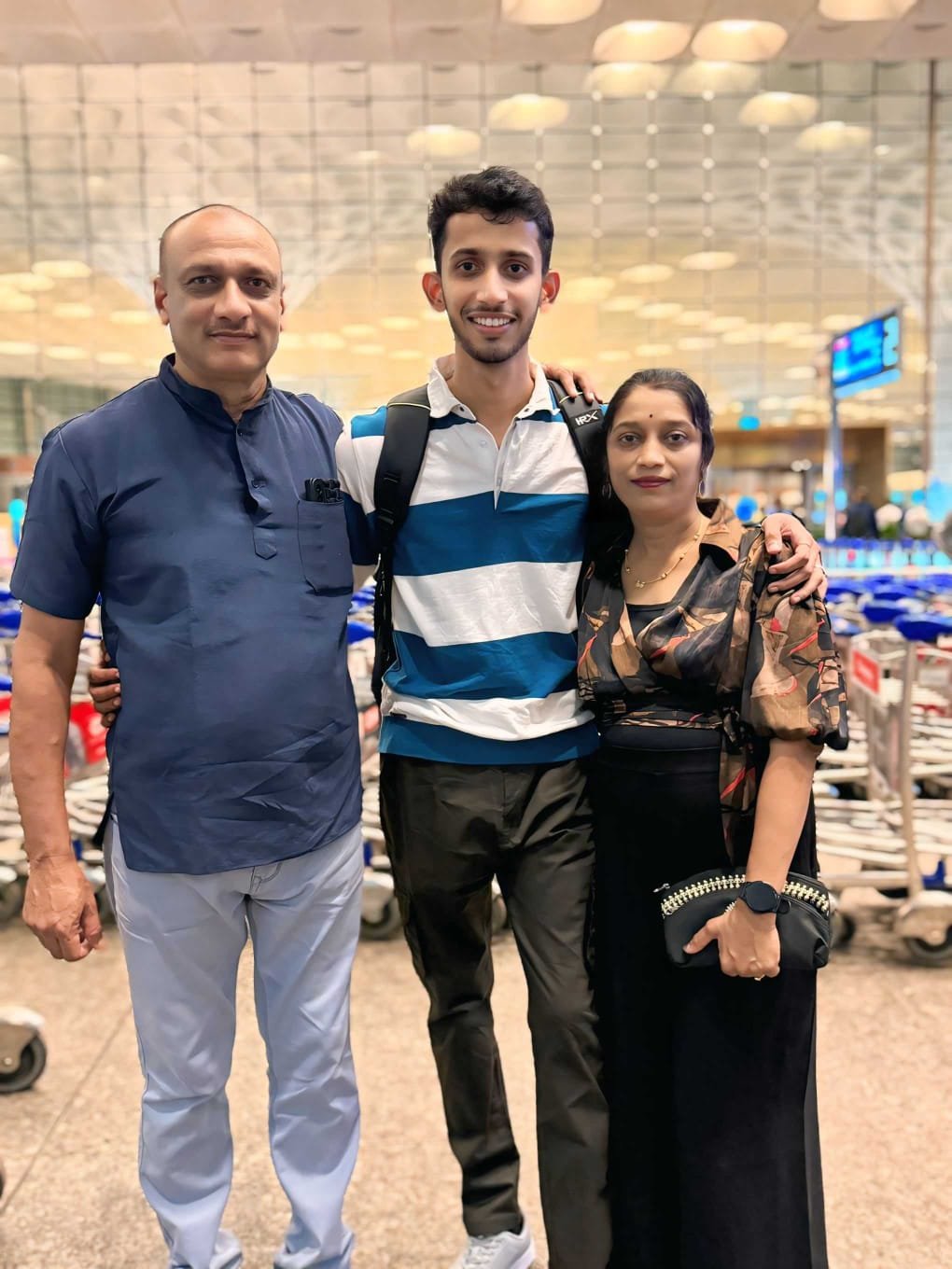 अमळनेरचा जयेश चौधरी आयरलेंड (युरोप )ला.. M.S.च्या शिक्षणासाठी रवाना