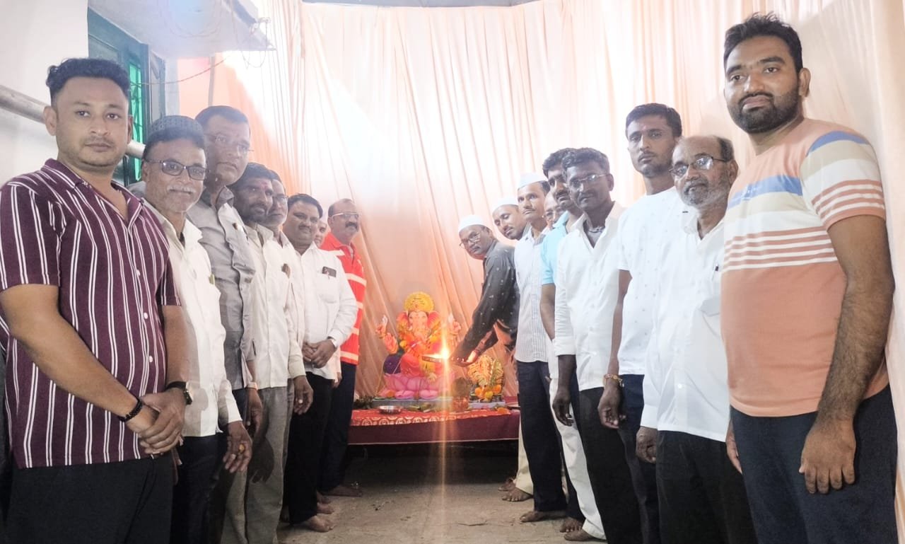 नेप्तीत मुस्लिम नागरिकांच्या हस्ते गणेशाची स्थापना; हिंदू मुस्लिम ऐक्याचे दर्शन