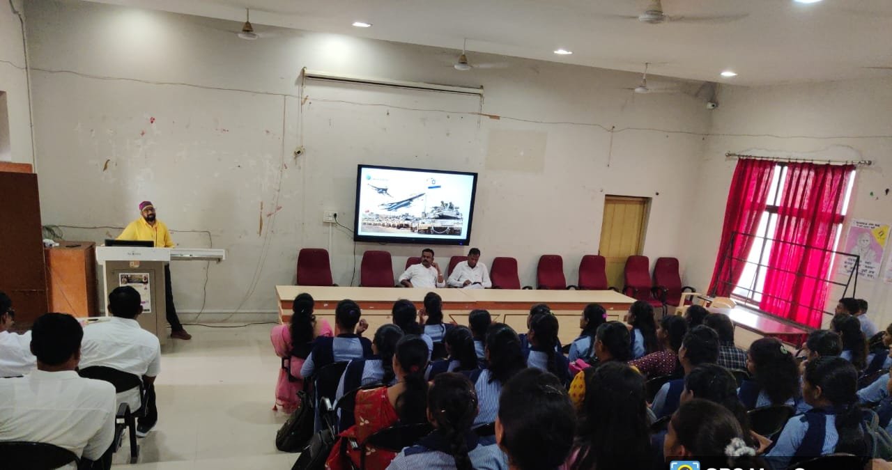 प्रताप महाविद्यालयात ‘मराठी भाषा आणि रोजगाराच्या संधी’ या विषयावर पहिले व्याख्यान संपन्न, भाषा व्यक्तिमत्वाच्या विकासाचे साधन- डॉ.प्रदीप औजेकर यांचे प्रतिपादन