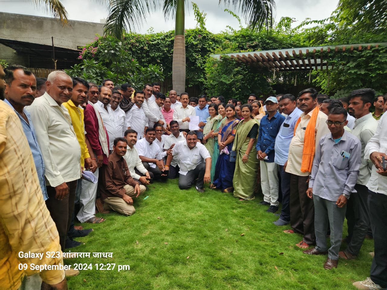 ग्रामीण भागातील सरपंचाच्या मागण्या मान्य करा ,सरपंच परिषदेचे ना. गिरीशभाऊ महाजन यांना साकळे